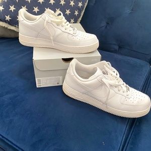 Clean White Nike Airforce 1 ( low top) - Comes with box